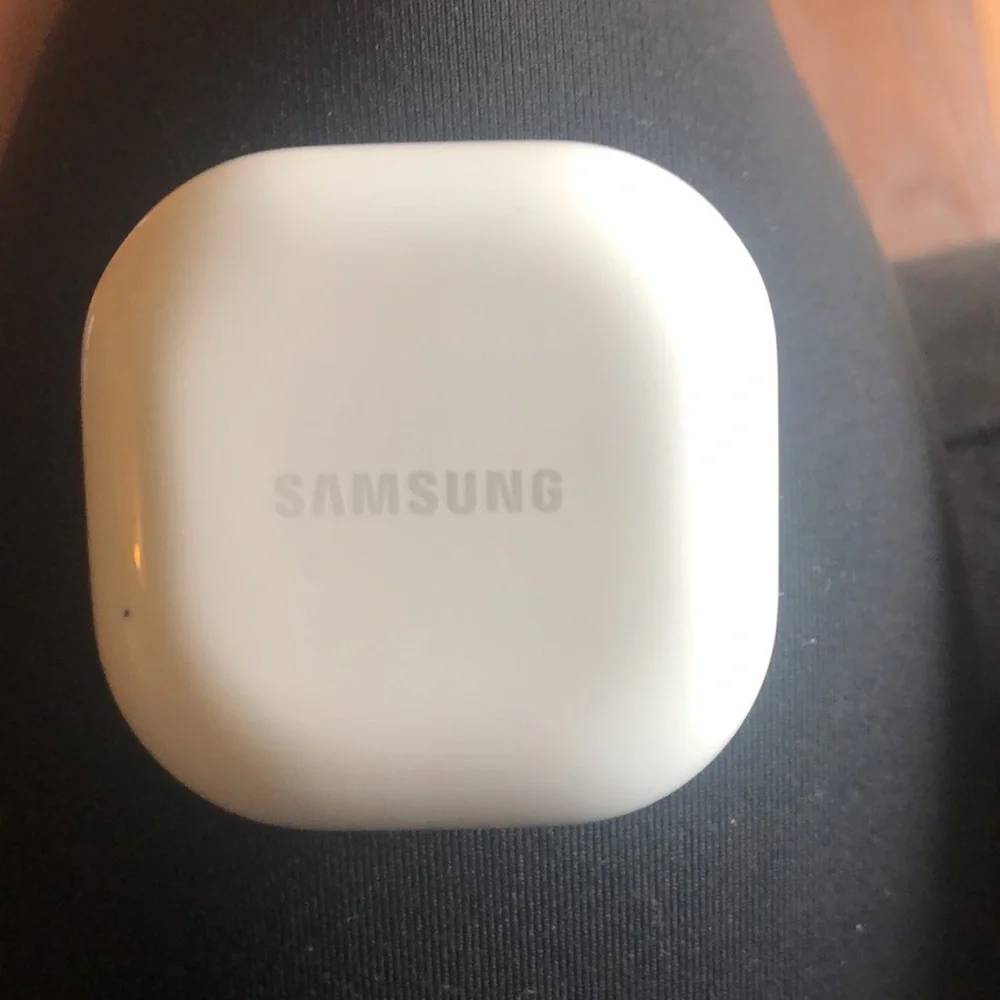 Samsung head phone charging case